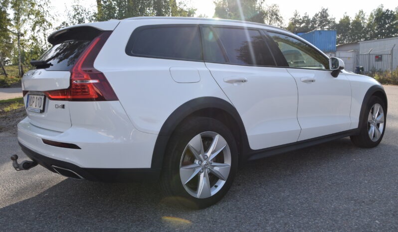 Volvo V60 Cross Country D4 AWD Geartronic Momentum Euro 6 190HK Svensksåld-20 full