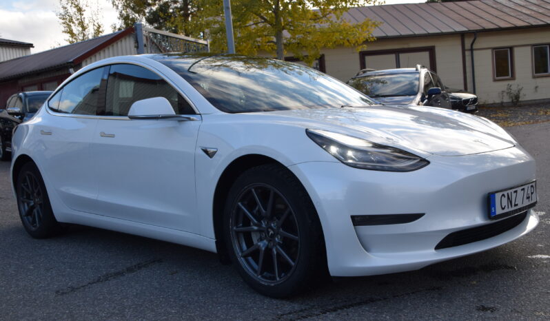 Tesla Model 3 Long Range AWD 440HK Skinn Panorama Svensksåld-19 full