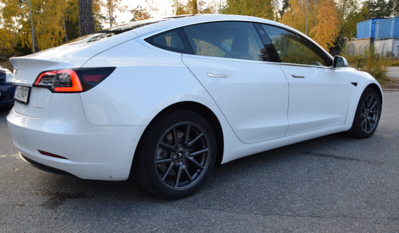 Tesla Model 3 Long Range AWD 440HK Skinn Panorama Svensksåld-19 full