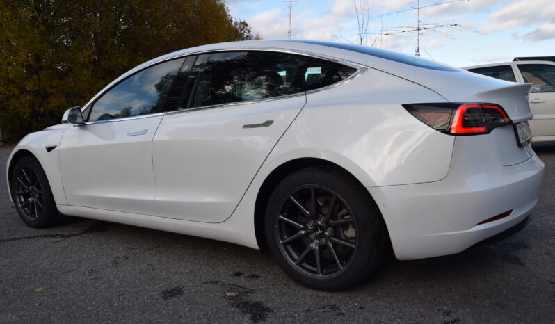 Tesla Model 3 Long Range AWD 440HK Skinn Panorama Svensksåld-19 full