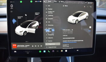 Tesla Model 3 Long Range AWD 440HK Skinn Panorama Svensksåld-19 full