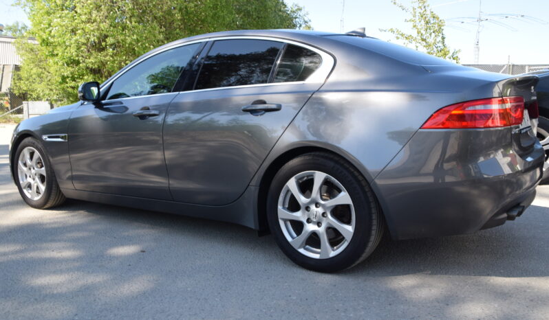 Jaguar XE 20d Euro 6 Skinn B_kamera Navi Auto Svensksåld-16 full