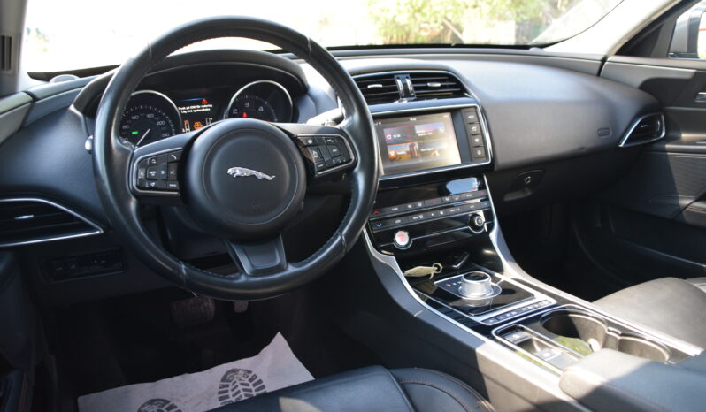Jaguar XE 20d Euro 6 Skinn B_kamera Navi Auto Svensksåld-16 full