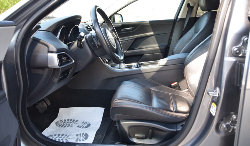 Jaguar XE 20d Euro 6 Skinn B_kamera Navi Auto Svensksåld-16 full