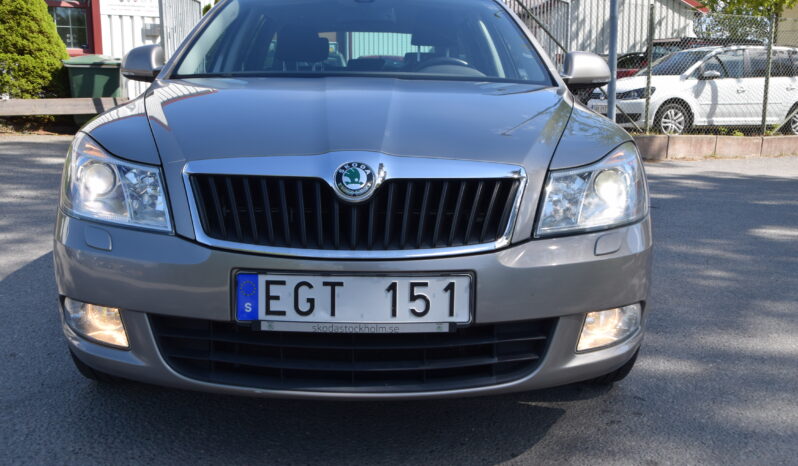 Skoda Octavia Kombi 1.6 TDI Elegance Euro 5 Auto Svensksåld-13 full