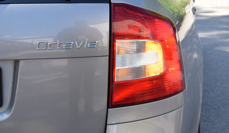 Skoda Octavia Kombi 1.6 TDI Elegance Euro 5 Auto Svensksåld-13 full