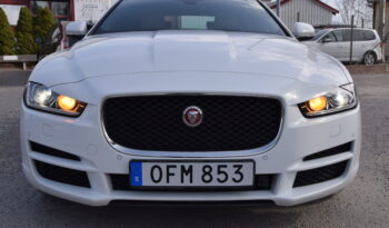 Jaguar XE 20t Euro 6 Navi Skinn B-Kamera Dragkrok Svensksåld-19 full