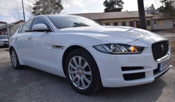 Jaguar XE 20t Euro 6 Navi Skinn B-Kamera Dragkrok Svensksåld-19 full