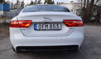 Jaguar XE 20t Euro 6 Navi Skinn B-Kamera Dragkrok Svensksåld-19 full