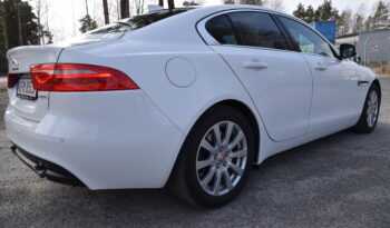 Jaguar XE 20t Euro 6 Navi Skinn B-Kamera Dragkrok Svensksåld-19 full