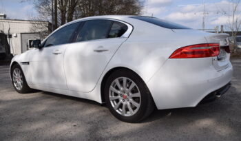 Jaguar XE 20t Euro 6 Navi Skinn B-Kamera Dragkrok Svensksåld-19 full