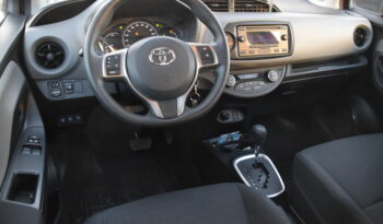Toyota Yaris 1,5 Hybrid e-CVT Life Euro 6 P-Sensorer Svensksåld-17 full