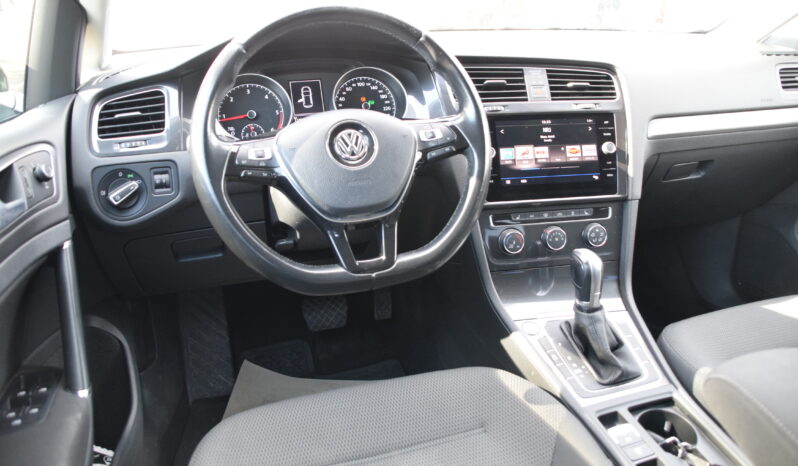 Volkswagen Golf 5-dörrar 1.6 TDI B-Kamera Euro 6 D-Värmare Svensksåld-17 full
