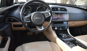Jaguar XE 20t Euro 6 Navi Skinn B-Kamera Dragkrok Svensksåld-19 full