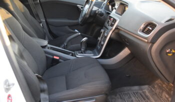 Volvo V40 D2 Kinetic Euro 6 D-Värmare Svensksåld-16 full