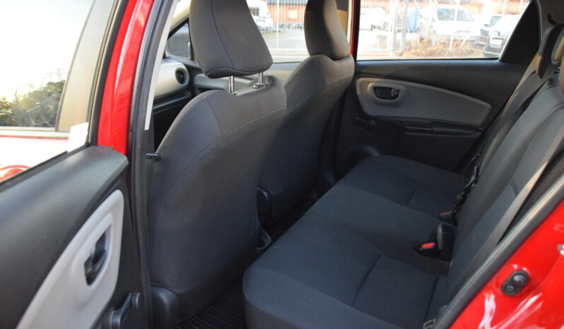 Toyota Yaris 1,5 Hybrid e-CVT Life Euro 6 P-Sensorer Svensksåld-17 full