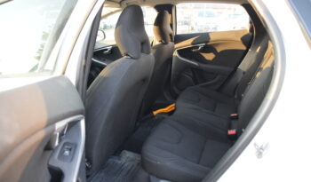 Volvo V40 D2 Kinetic Euro 6 D-Värmare Svensksåld-16 full