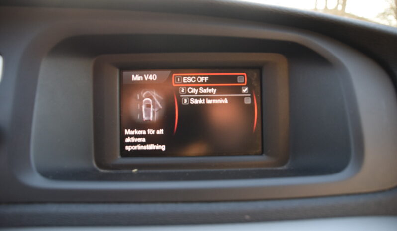 Volvo V40 D2 Kinetic Euro 6 D-Värmare Svensksåld-16 full