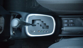 Toyota Yaris 1,5 Hybrid e-CVT Life Euro 6 P-Sensorer Svensksåld-17 full