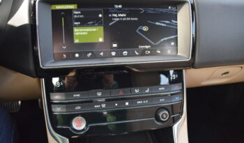 Jaguar XE 20t Euro 6 Navi Skinn B-Kamera Dragkrok Svensksåld-19 full