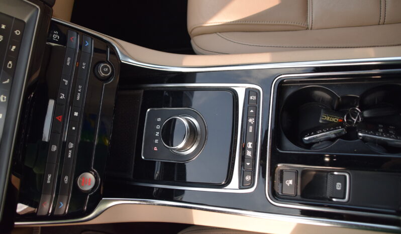 Jaguar XE 20t Euro 6 Navi Skinn B-Kamera Dragkrok Svensksåld-19 full