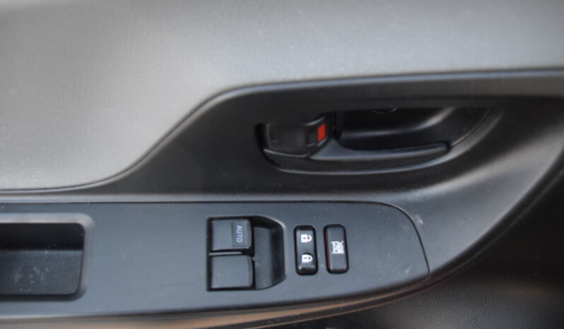 Toyota Yaris 1,5 Hybrid e-CVT Life Euro 6 P-Sensorer Svensksåld-17 full