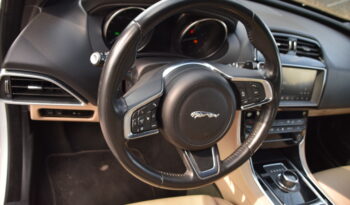 Jaguar XE 20t Euro 6 Navi Skinn B-Kamera Dragkrok Svensksåld-19 full