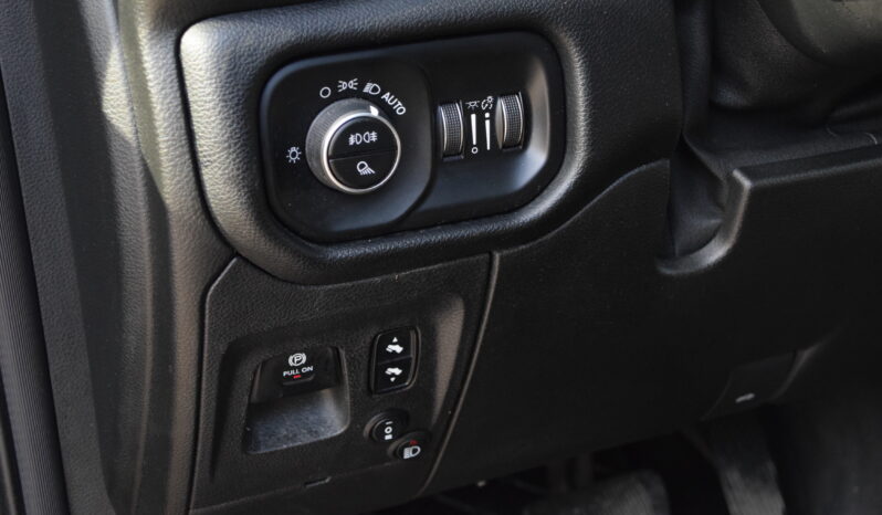 Dodge RAM 1500 LARAMIE 5.7 V8 HEMI  Sport Panorama Moms Bil Svensksåld-19 full