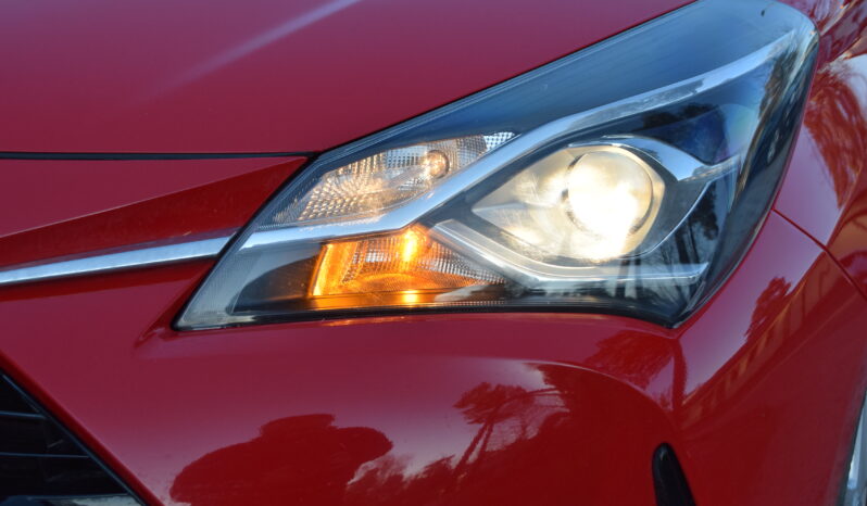 Toyota Yaris 1,5 Hybrid e-CVT Life Euro 6 P-Sensorer Svensksåld-17 full