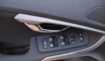 Volvo V40 D2 Kinetic Euro 6 D-Värmare Svensksåld-16 full