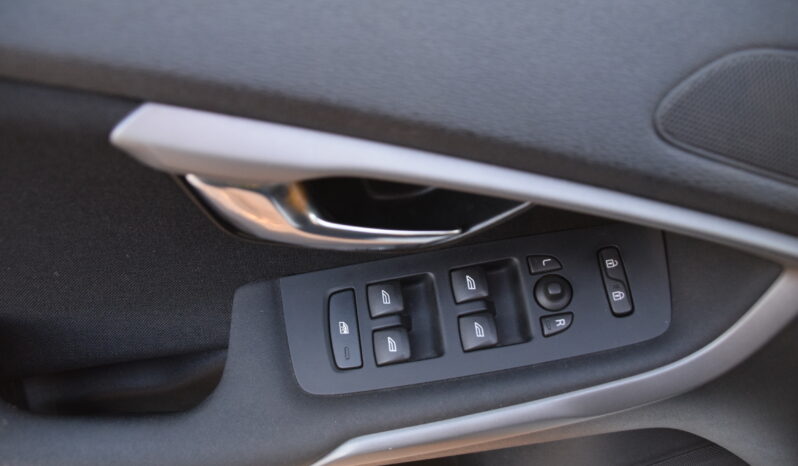 Volvo V40 D2 Kinetic Euro 6 D-Värmare Svensksåld-16 full