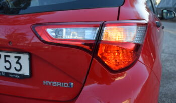 Toyota Yaris 1,5 Hybrid e-CVT Life Euro 6 P-Sensorer Svensksåld-17 full