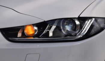 Jaguar XE 20t Euro 6 Navi Skinn B-Kamera Dragkrok Svensksåld-19 full