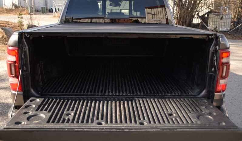 Dodge RAM 1500 LARAMIE 5.7 V8 HEMI  Sport Panorama Moms Bil Svensksåld-19 full