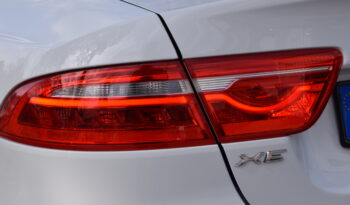 Jaguar XE 20t Euro 6 Navi Skinn B-Kamera Dragkrok Svensksåld-19 full