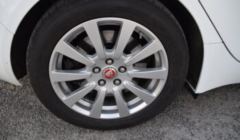 Jaguar XE 20t Euro 6 Navi Skinn B-Kamera Dragkrok Svensksåld-19 full