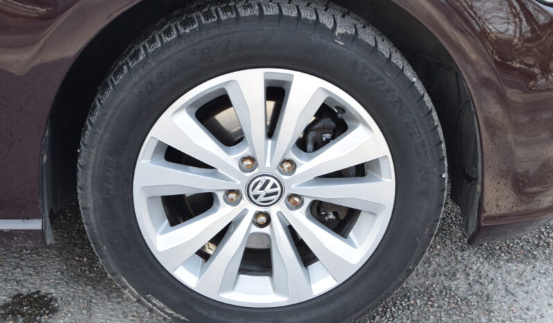 Volkswagen Golf 5-dörrar 1.6 TDI B-Kamera Euro 6 D-Värmare Svensksåld-17 full