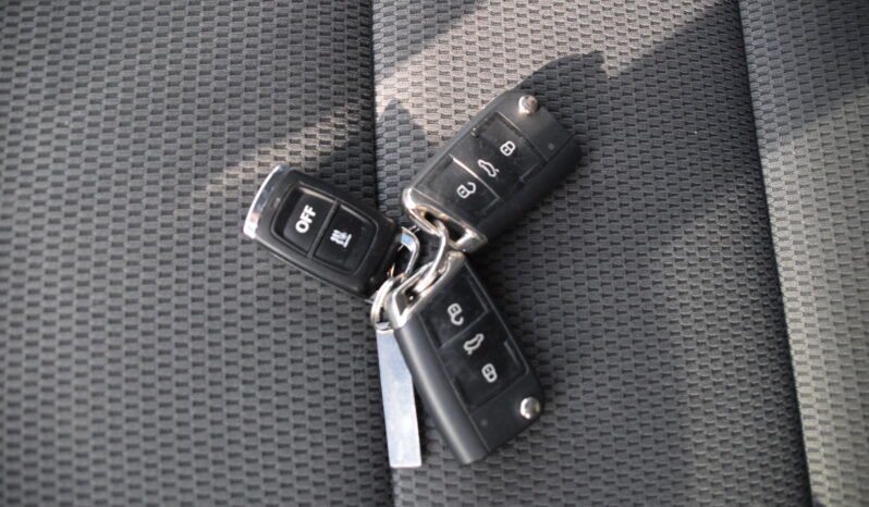 Volkswagen Golf 5-dörrar 1.6 TDI B-Kamera Euro 6 D-Värmare Svensksåld-17 full