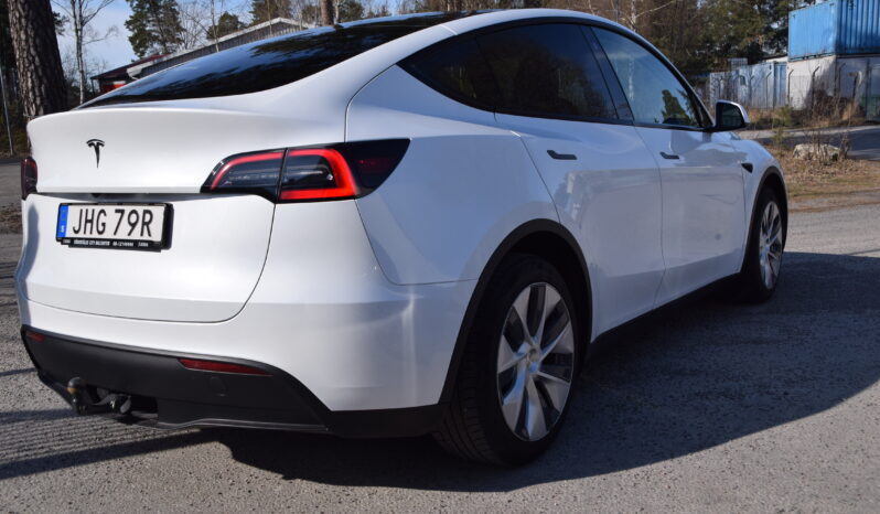 Tesla Model Y Standard Range RWD Panorama Dragkrok Moms Bil Svensksåld-23 full