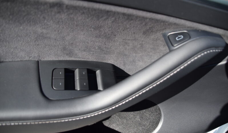 Tesla Model Y Standard Range RWD Panorama Dragkrok Moms Bil Svensksåld-23 full