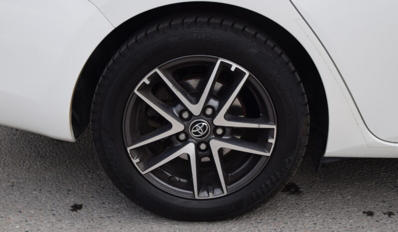 Toyota Auris 1,8 Touring Sports Hybrid e-CVT Edition Euro 5 Svensksåld-15 full