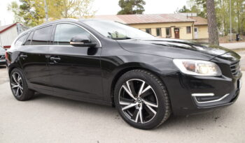 Volvo V60 D4 Geartronic Summum Euro 6 Taklucka Navi Svensksåld-16 full