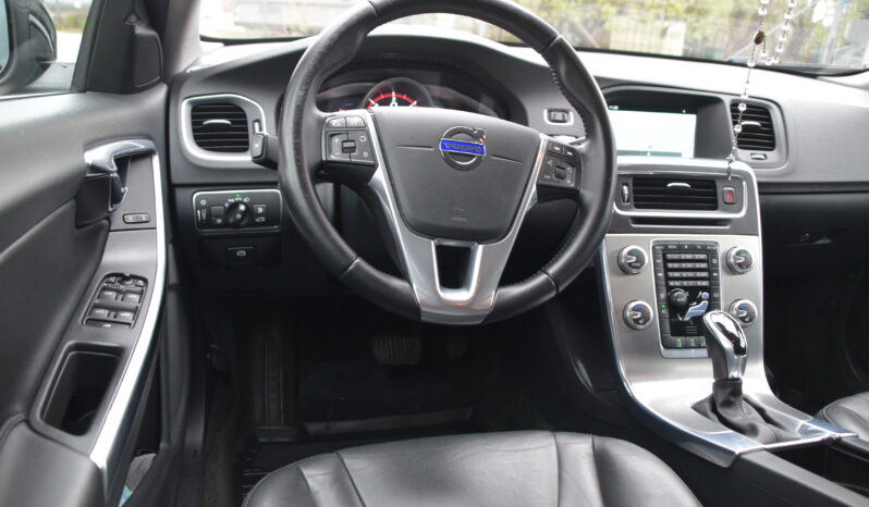Volvo V60 D4 Geartronic Summum Euro 6 Taklucka Navi Svensksåld-16 full