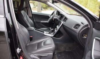 Volvo V60 D4 Geartronic Summum Euro 6 Taklucka Navi Svensksåld-16 full