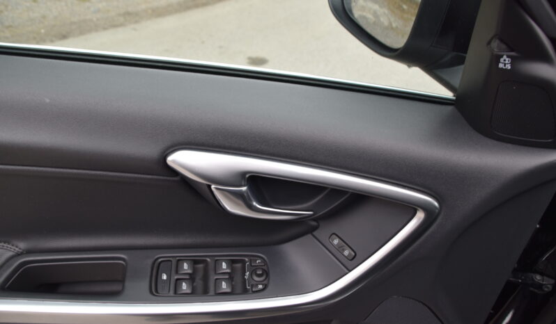 Volvo V60 D4 Geartronic Summum Euro 6 Taklucka Navi Svensksåld-16 full