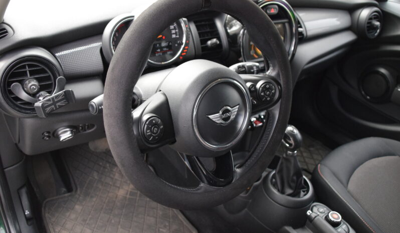 MINI Cooper 5-dörrars Pepper Euro 6 Auto Svensksåld-17 full